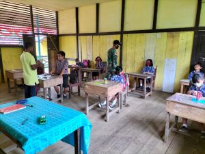 Prada Robert Satgas Yonif 144/JY Gadik SD N 04 di Perbatasan