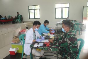 Prajurit Yon Arhanud 10/Gagak Hitam Donorkan Darahnya Bagi Sesama