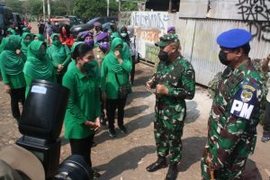 Danrem 051/Wkt dampingi Ketua Umum Persit Kartika Chandra Kirana melaksanakan Bakti Sosial