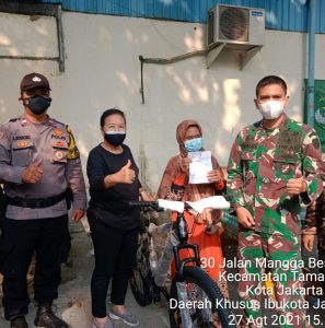 Dorprize 1 unit Sepeda di Berikan Danramil Mayor Galib Kepada Warga Tamansari di Serbuan Vaksinasi Koramil 01/Ts