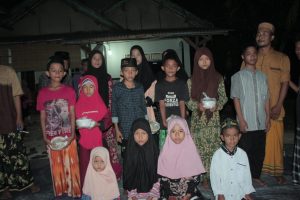 Ketua RT 012/003 Kampung Sakem Desa Tamiang Kresek Tangerang Memberikan Santunan Kepada Anak Yatim/Piatu