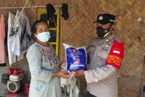 Bagikan Bansos Beras, Polres Kepulauan Seribu Sambangi 184 KK Warga Terdampak Covid-19 di 5 Pulau