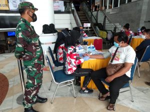 Serbuan Vaksinasi TNI Melalui Kodim 0503/JB di Wilayah Koramil 02/TB 200 Orang Tervaksin