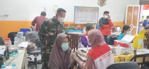 Dandim 0505/JT Pantau Giat Serbuan Vaksinasi di SDN 08 Kel. Jatinegara Cakung