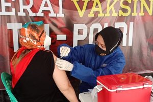 Terus Gelar Suntik Vaksin, Gerai Vaksin Presisi Polres Kepulauan Seribu Didatangi Peserta Vaksin Dosis ke 2