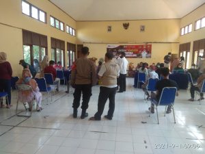 Kapolsek Tambelang Pimpin Kegiatan Vaksinasi Gerai 63 Masyarakat Umum Wilayah Tambelang