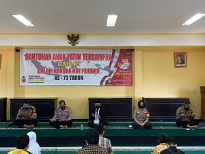 Memperinganti HUT Polwan ke-73, Kapolsek Tanjung Duren Berbagi Sembako Kepada Anak Yatim/Piatu