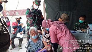 Ratusan Warga Ikut Serbuan Vaksinasi TNI – Polri di Tamansari