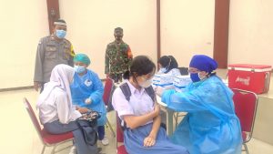 Kegiatan Vaksin Polsek Bojonggede Tahap 1 Khusus untuk Pelajar diatas usia 12 tahun Desa Rawapanjang Kec. Bojonggede Kab. Bogor.