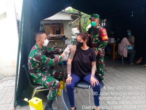 Percepatan Penanganan Covid-19, Serbuan Vaksinasi TNI-Polri Tamansari Vaksin 633 Warga