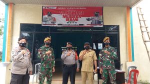 Polsek Tambelang Gelar Kegiatan Gerai 98 Berupa Vaksinasi Bagi Warga Desa Sukawijaya