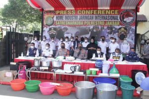 Polisi Meringkus 2 Orang Tersangka Atas Kasus Produksi Narkoba Jenis Sabu