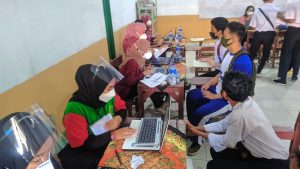 Kegiatan Vaksin Presisi Polsek Bojonggede Tahap 1 Khusus untuk Pelajar diatas usia 12 tahun dan Masyarakat Desa Waringinjaya