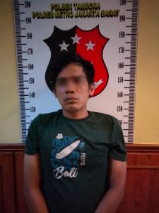 Seorang Pengangguran Nekat Menjebol Plafon Rumah Di Jembatan Lima