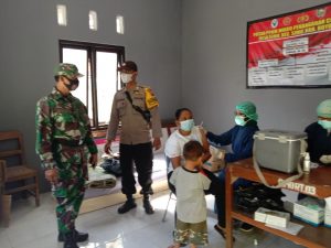 Kawal Ratusan Warga Kegiatan Berjalan Lancar