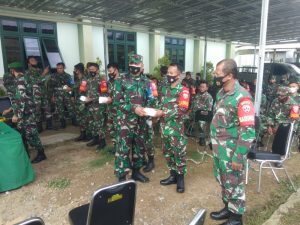 Dandim 1628 Serahkan Bantuan Masker Ke Babinsa Jajarannya