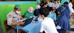 Vaksinasi Kelompok Umur 12 Keatas Di Yayasan Pendidikan Mathlaul Anwar Kp. Duren Baru Rt 07/07 Desa Susukan Kecamatan Bojonggede