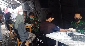 Meskipun Hujan Mengguyur Lokasi Vaksinasi, Giat Vaksin Tetap Eksis