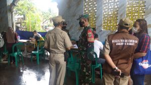 Serbuan Vaksinasi TNI Dari Kodim 0503/JB di Kel Jembatan Besi Gencar Dilaksanakan Koramil 02/TB