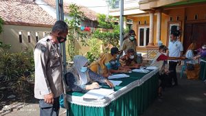 Polsek Tambelang Gelar Kegiatan Vaksin di Desa Sukabakti