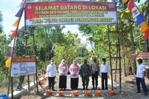 Tingkatkan Ekonomi Masyarakat TMMD Sasar Jalan Desa Bercak
