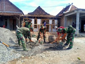 Pemasangan Diding bata Hebel, Satgas TMMD Reguler 112 Kodim 0726/Sukoharjo perbaiki RTLH milik bapak Wagiyo