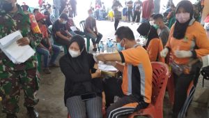 Serbuan Vaksinasi TNI Oleh Koramil 02/TB Terus Berlanjut di Masjid Jami Al Iklas Jembatan Besi, 233 Orang Tervaksin