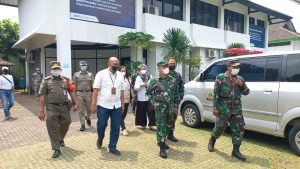 Dandim 0505/JT Bersama Staf Ahli Pangdam Jaya Pantau Giat Serbuan Vaksinasi di Balai Pustaka Matraman