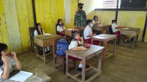 Cerdaskan Anak Bangsa Pratu Sutardja Gadik PKN SD N 04 Kurak di Perbatasan