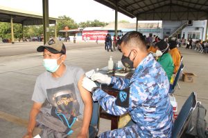 RSAU dr. Siswanto Lanud Smo Kerahkan Nakes Bantu Serbuan Vaksinasi Massal Dan Bakti Sosial TNI-Polri Yang Diprakarsai Oleh Alumni AKABRI 98 Nawahasta