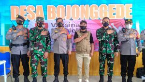 Kapolres Metro Depok dan Dandim 0508 Depok Kunjungi Gerai Vaksin Di Kecamatan Bojonggede