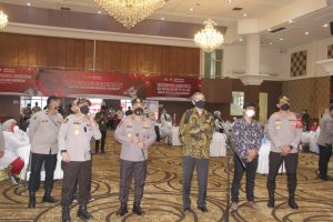 Kapolda Metro Jaya Irjen Pol Dr M Fadil Imran Kunjungi Lokasi Vaksin Serentak di Universitas Esa Unggul Jakarta Barat