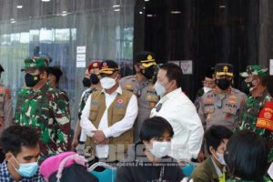 Pangdam II/Sriwijaya Dampingi Panglima TNI dan Kabaharkam Polri Tinjau Vaksinasi di Lampung