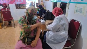 Gerakan Vaksinasi Merdeka Dosis 1 Sinovac Polres Metro Depok Polsek Bojonggede Untuk Warga Masyarakat Desa Ragajaya Kec. Bojonggede