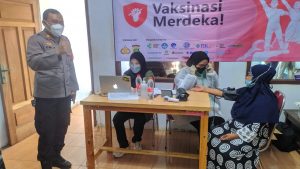 Gerakan Vaksinasi Merdeka Dosis 1 Sinovac Polres Metro Depok Polsek Bojonggede untuk Warga Masyarakat Desa Ragajaya Kec. Bojonggede