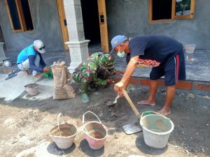 Pemasanagan Ubin Keramik TPA Al-Amin Dk Boto Rt 02/09 Ds. Majasto Mulai Menyasar Bagian Teras