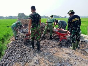 Material Baku Rabat Beton Satgas TMMD Ke-112 Kodim 0726/Sukoharjo Tidak Terkendala Berjalan Dengan Lancar