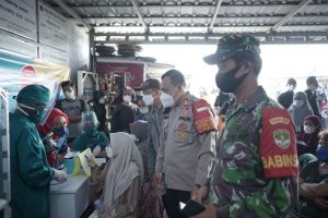Gerakan Vaksinasi Merdeka Dosis 1 Sinovac Polres Metro Depok Polsek Bojonggede untuk Warga Masyarakat Desa Kedungwaringin Kec. Bojonggede