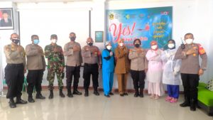 Kunjungan Tim Asistensi II Vaksinasi Ditsamapta Polda Metro Jaya Dalam Rangka Monitoring Kegiatan Vaksin Merdeka Di Desa Kedungwaringin