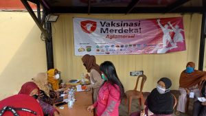 Gerakan Vaksinasi Merdeka Dosis 1 Sinovac Polres Metro Depok Polsek Bojonggede untuk Warga Masyarakat Desa Kedung Waringin Kec. Bojonggede