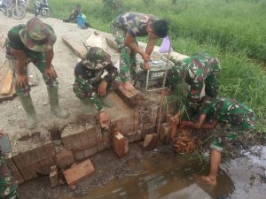 Satgas TMMD HST Perbaiki Jembatan di STA 1.450