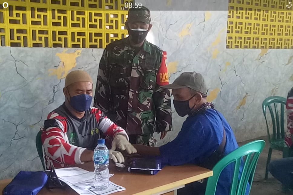 Serbuan Vaksinasi TNI Oleh Koramil 02/TB Terus Berlanjut Dalam Rangka Percepatan Vaksinasi Nasional