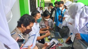 Kegiatan Vaksinasi Presisi Tahap 2 Untuk Pelajar Diatas Usia 12 Tahun Di Rawa Panjang
