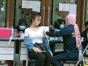 HUT TNI ke 76, Koramil 06/Cakung Peduli Warga Cegah Covid Dengan Vaksin