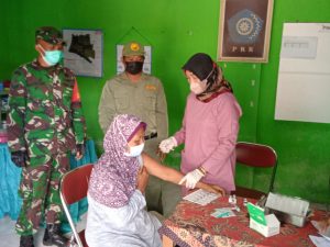 Babinsa Dampingi Serbuan Vaksinasi