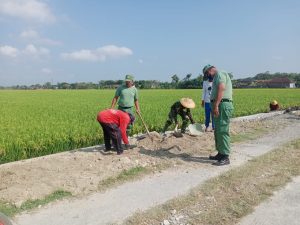 Kehadiran Linmas Dalam Percepatan Sasaran Fisik Sangat Membantu Anggota Satgas TMMD Reg 112 Kodim 0726/Sukoharjo