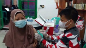 Jemput Bola, Serbuan Vaksinasi Kodim 0505/JT Sasar Kampung Pemulung
