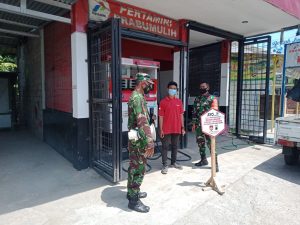 Sosialisasikan Prokes Babinsa Sasar Fasilitas Publik