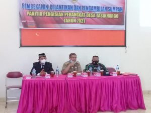 Bersama Babinsa Tasikhargo, Danramil 14/Jatisrono Hadiri Pembekalan, Pelantikan Dan Pengambilan Sumpah Panitia Pengisian Perangkat Desa