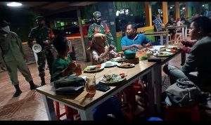 Babinsa Sasar Warung Makan Untuk Edukasi Warga